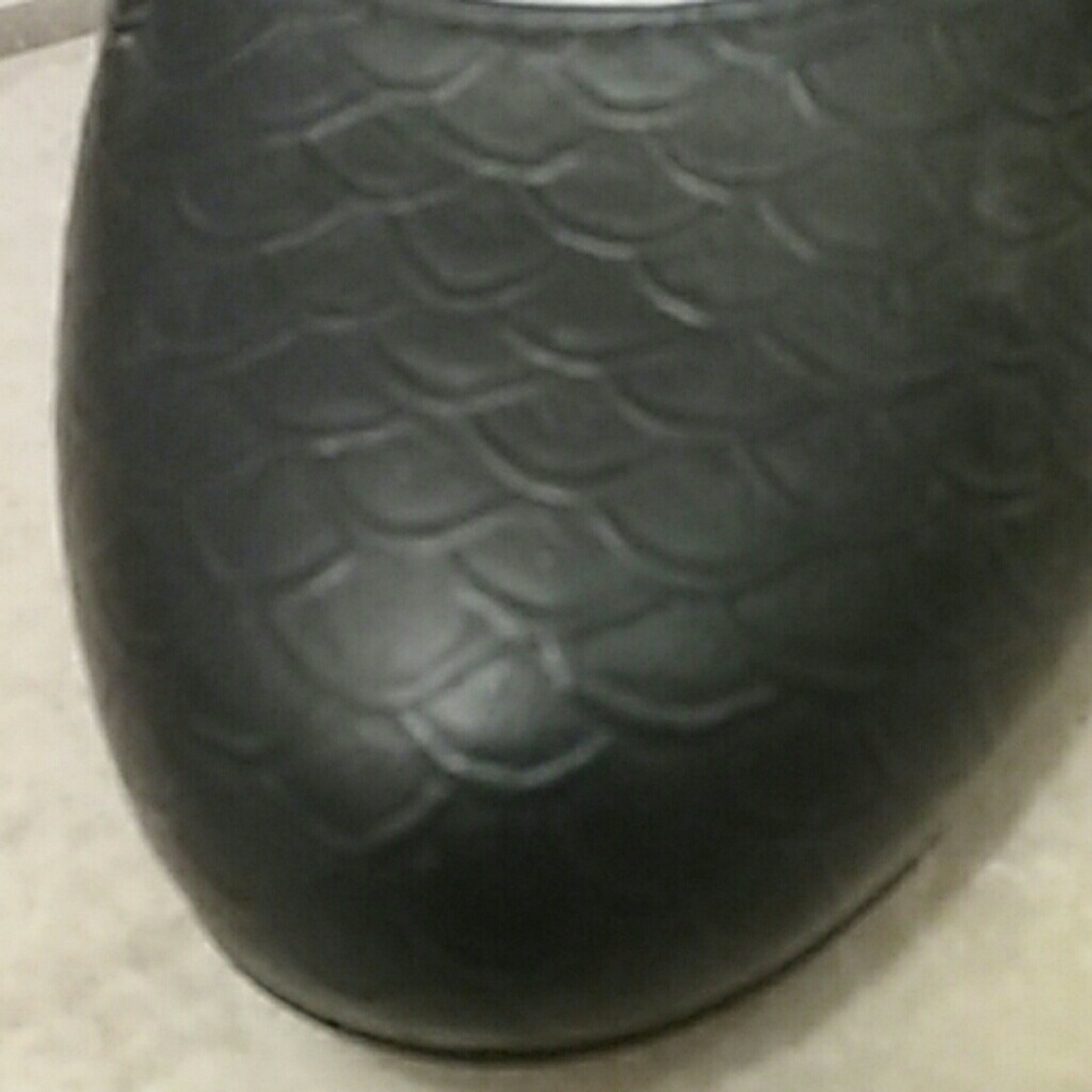Heels - Picture 2 of 2